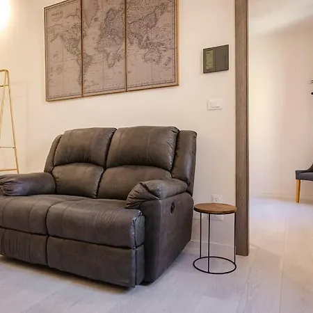 Apartment Canonica Home, In The Heart Of The